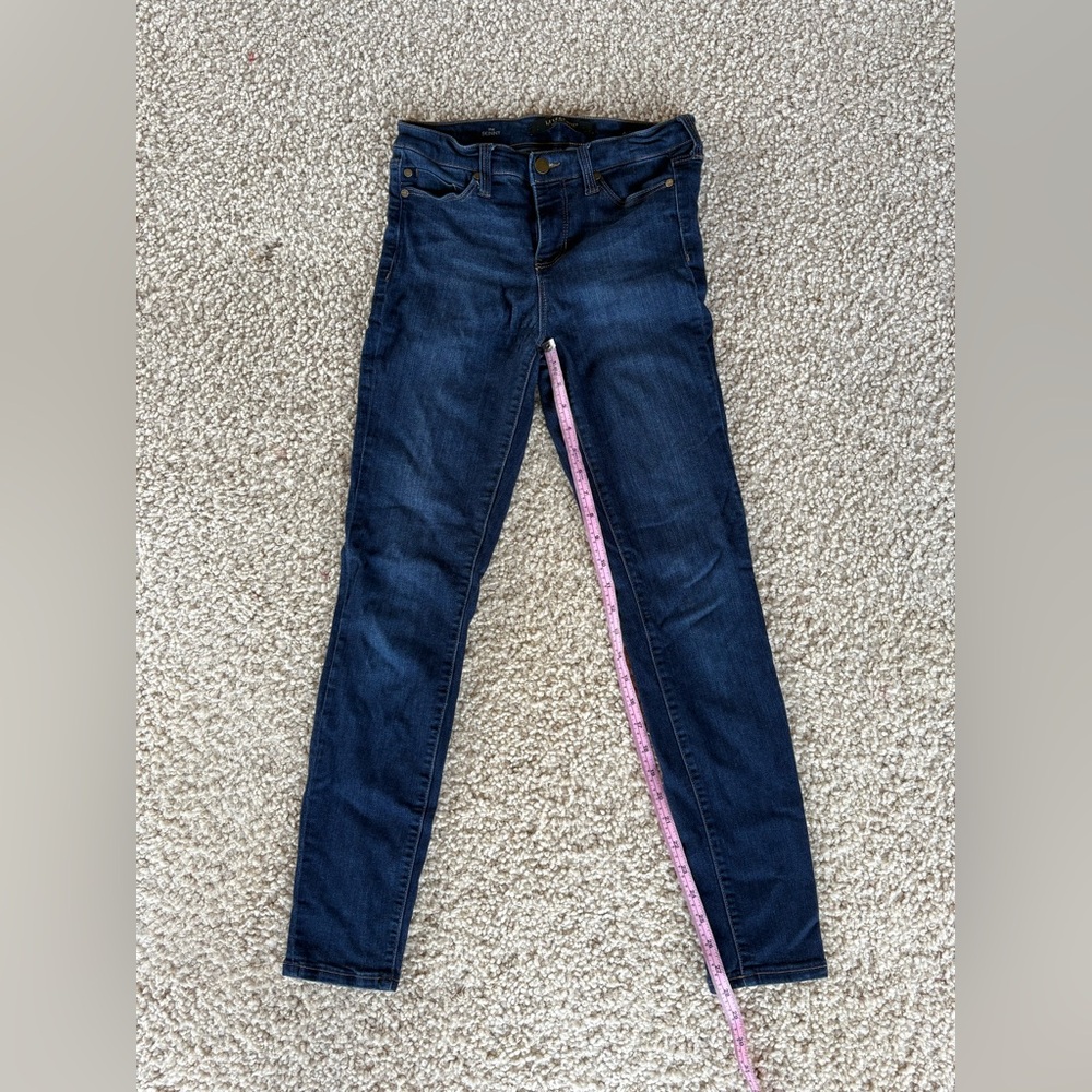 Women’s Liverpool “the Skinny” jeans in dark wash.